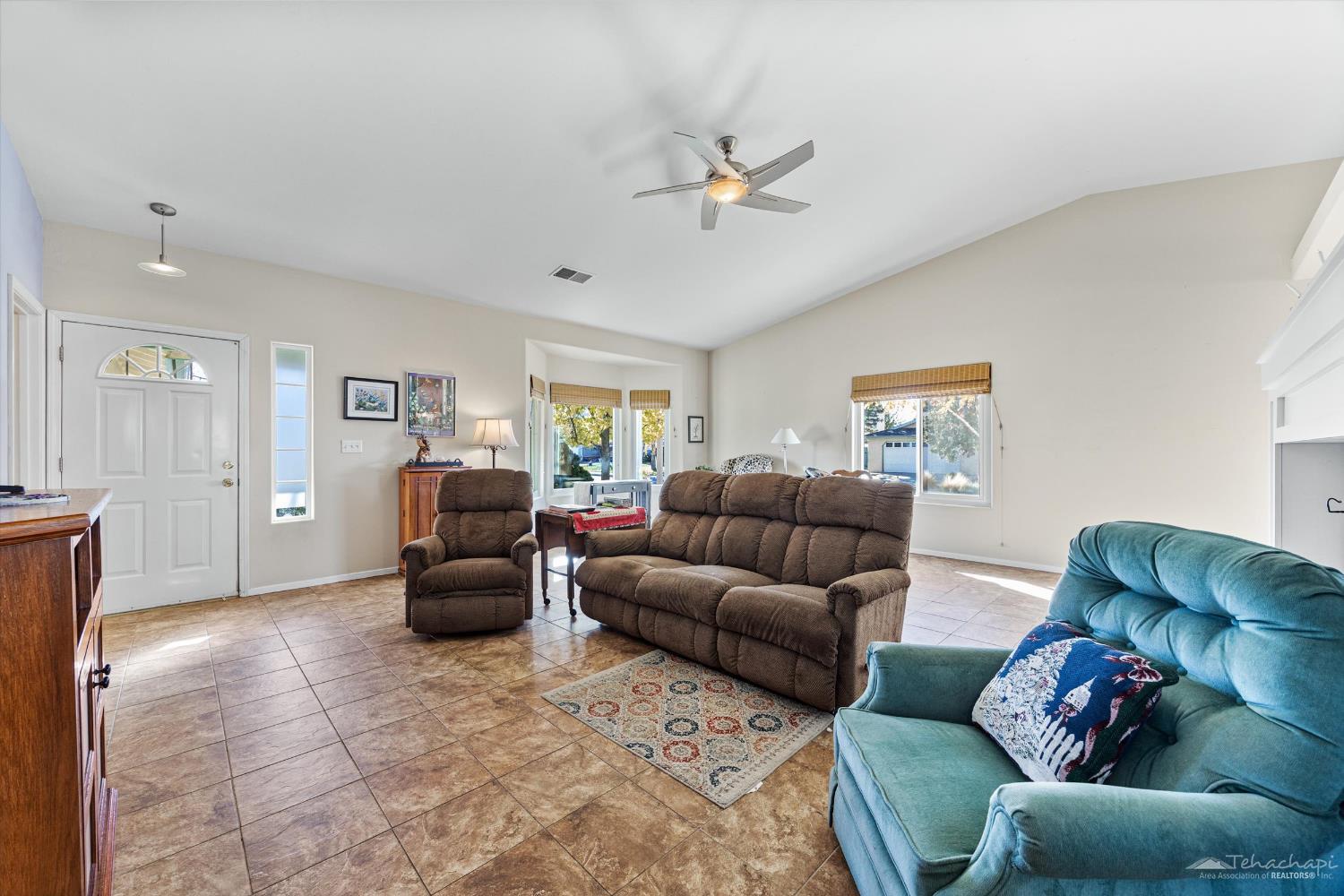 321 Apple Way Tehachapi, CA 93561 - Photo 12 of 40 Gallery Image 12