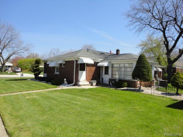 18450 Stephens Road Eastpointe, MI 48021 - Photo 13 of 18 DSC03714.jpg