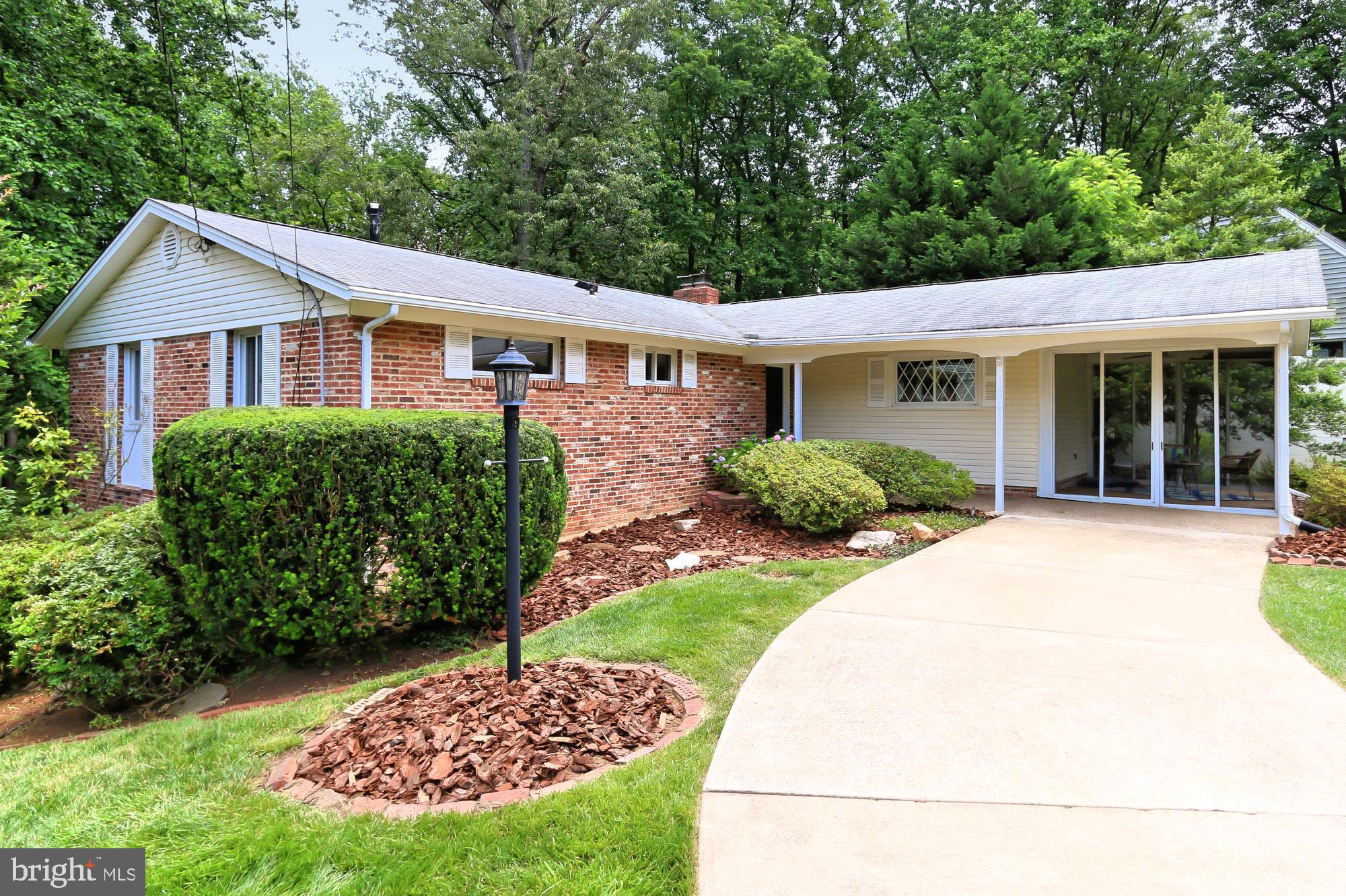 8644 Victoria Road Springfield, VA 22151 - Photo 3 of 37 Gallery Image 3