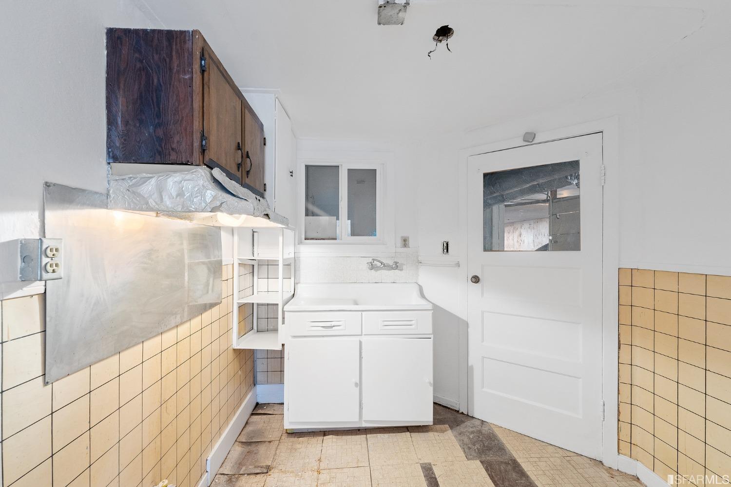 439-441 11th Avenue San Francisco, CA 94118 - Photo 51 of 73 a bathroom with a sink a vanity and a mirror