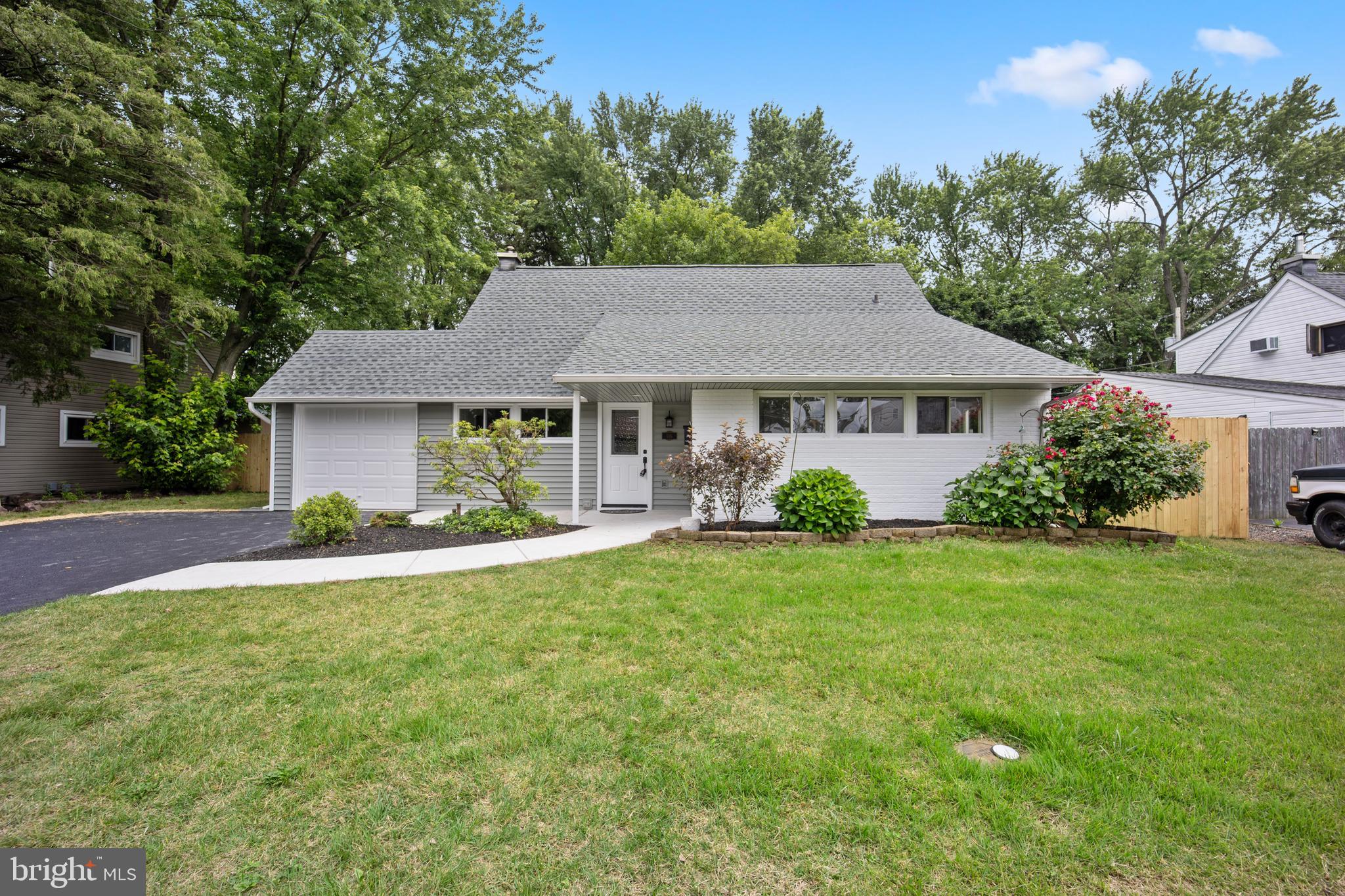 116 Hollow Road Levittown, PA 19056 - Photo 3 of 34 Gallery Image 3