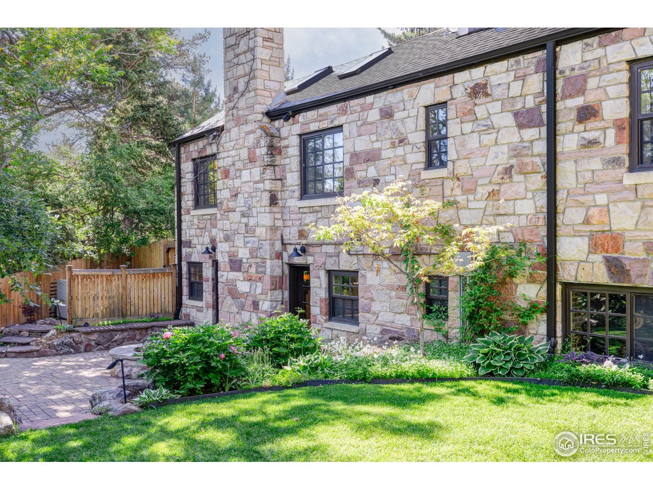 1213 17th Street Boulder, CO 80302 - Photo 33 of 38 a front view of a house with garden