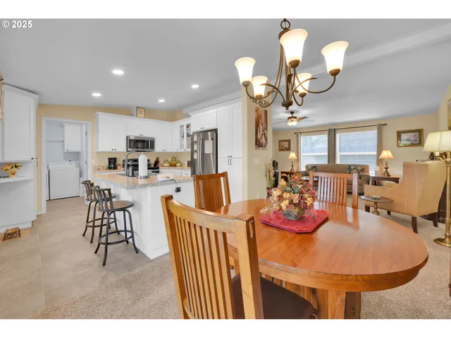 $265,000 | 4055 Royal Avenue, Unit 150, Eugene, OR 97402