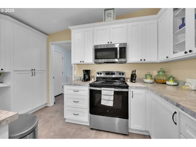 $265,000 | 4055 Royal Avenue, Unit 150, Eugene, OR 97402