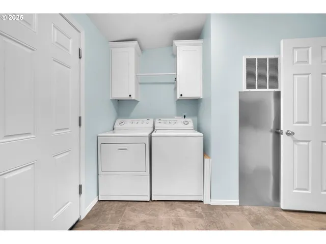 $265,000 | 4055 Royal Avenue, Unit 150, Eugene, OR 97402