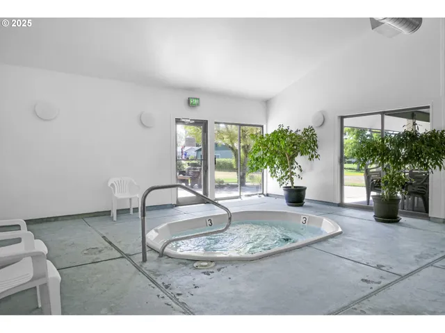 $265,000 | 4055 Royal Avenue, Unit 150, Eugene, OR 97402