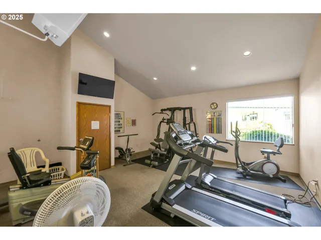 $265,000 | 4055 Royal Avenue, Unit 150, Eugene, OR 97402