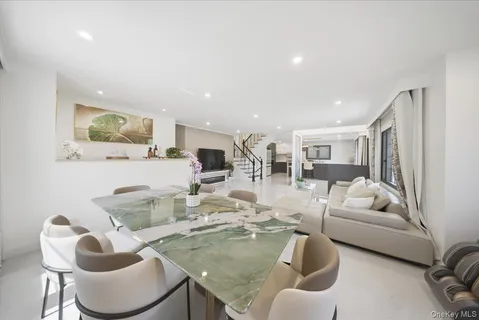 $1,595,000 | 2 Elf Road, Syosset, NY 11791