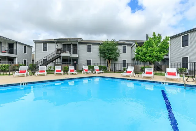 $599 | 420 Garland Drive, Unit 605, Lake Jackson, TX 77566