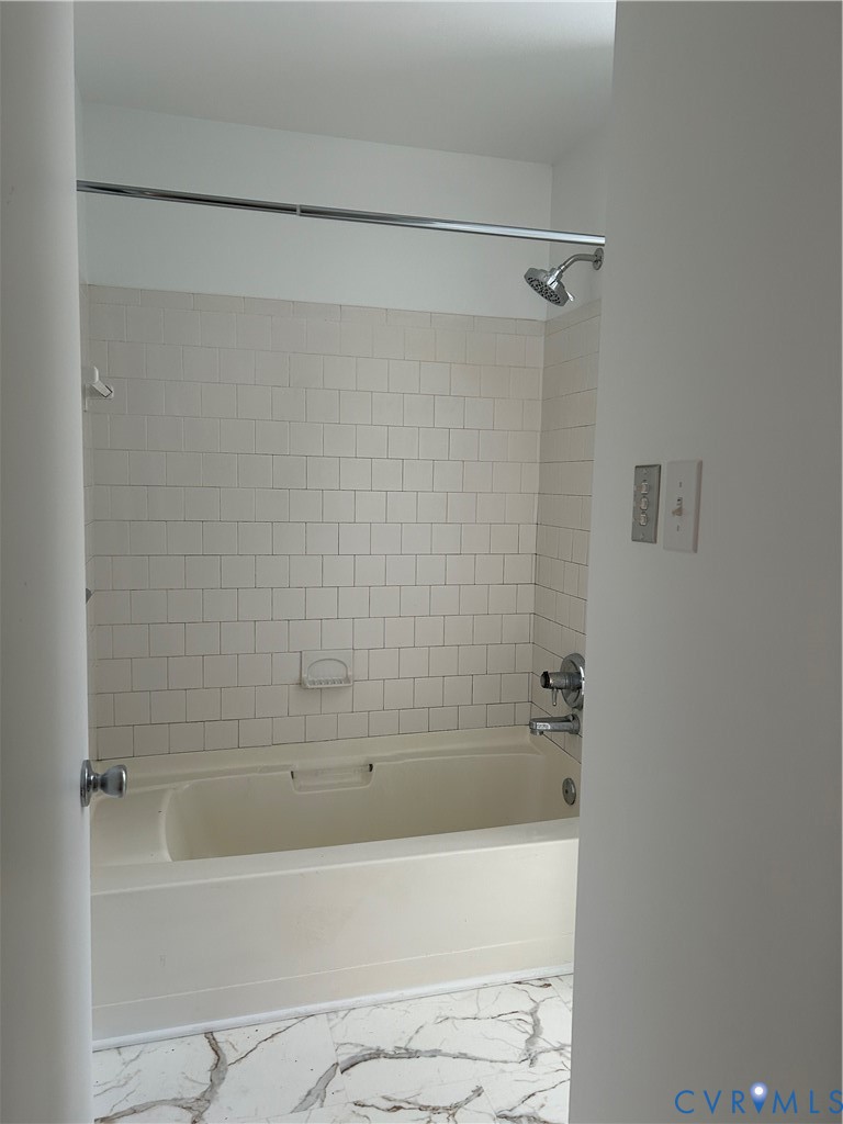 18086 Old Ridge Road Montpelier, VA 23192 - Photo 15 of 21 a bathroom with a bathtub