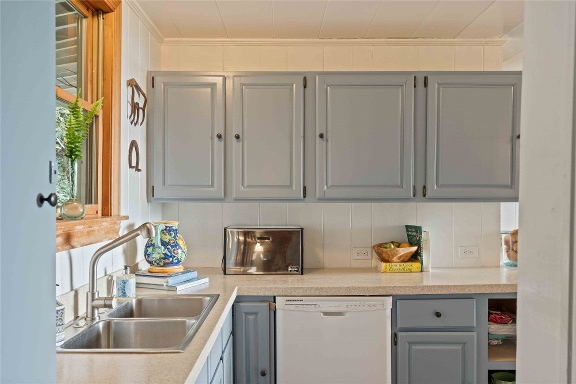 9134 Buck Creek Road Highlands, NC 28741 - Photo 41 of 53 Freshly painted spacious kitche