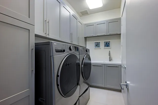 a view of a tennis court