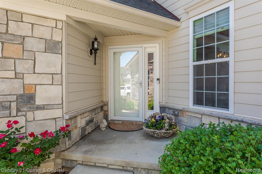 42833 Cardinal Way Novi, MI 48375 - Photo 5 of 39