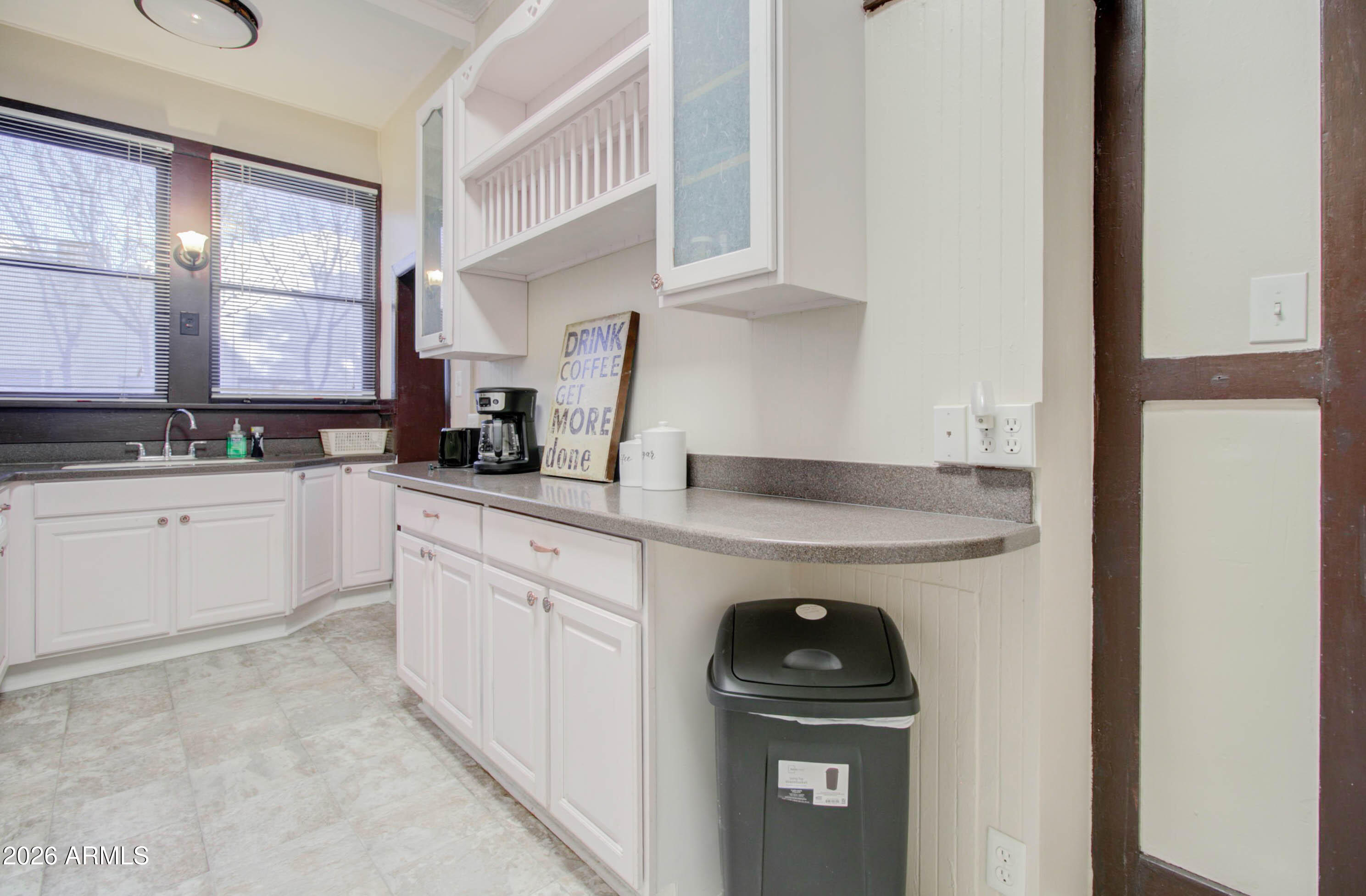 385 South Broad Street Globe, AZ 85501 - Photo 14 of 36 a kitchen with granite countertop a sink stove and cabinets