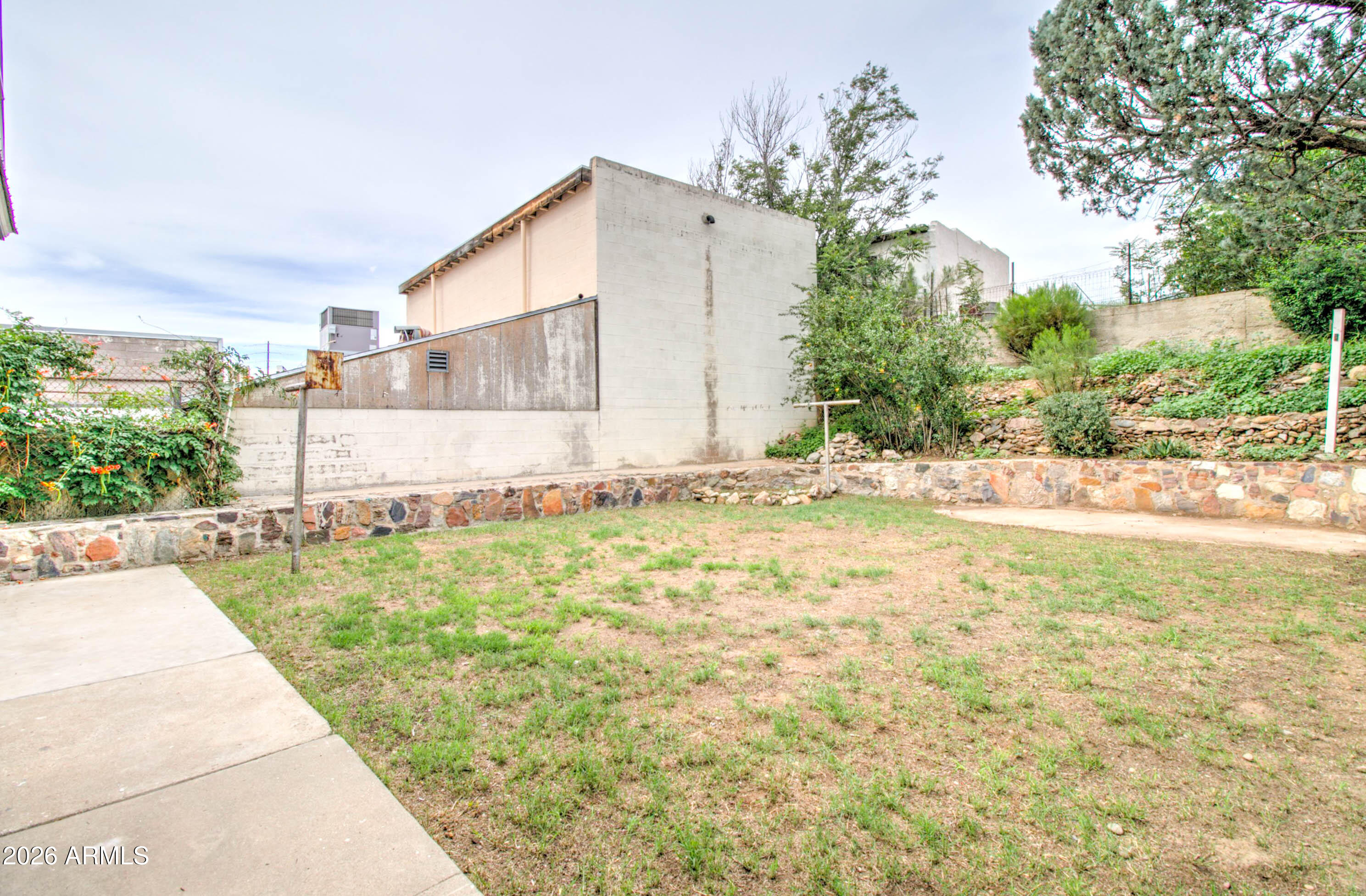 385 South Broad Street Globe, AZ 85501 - Photo 30 of 36 a view of a house with a yard and a garage