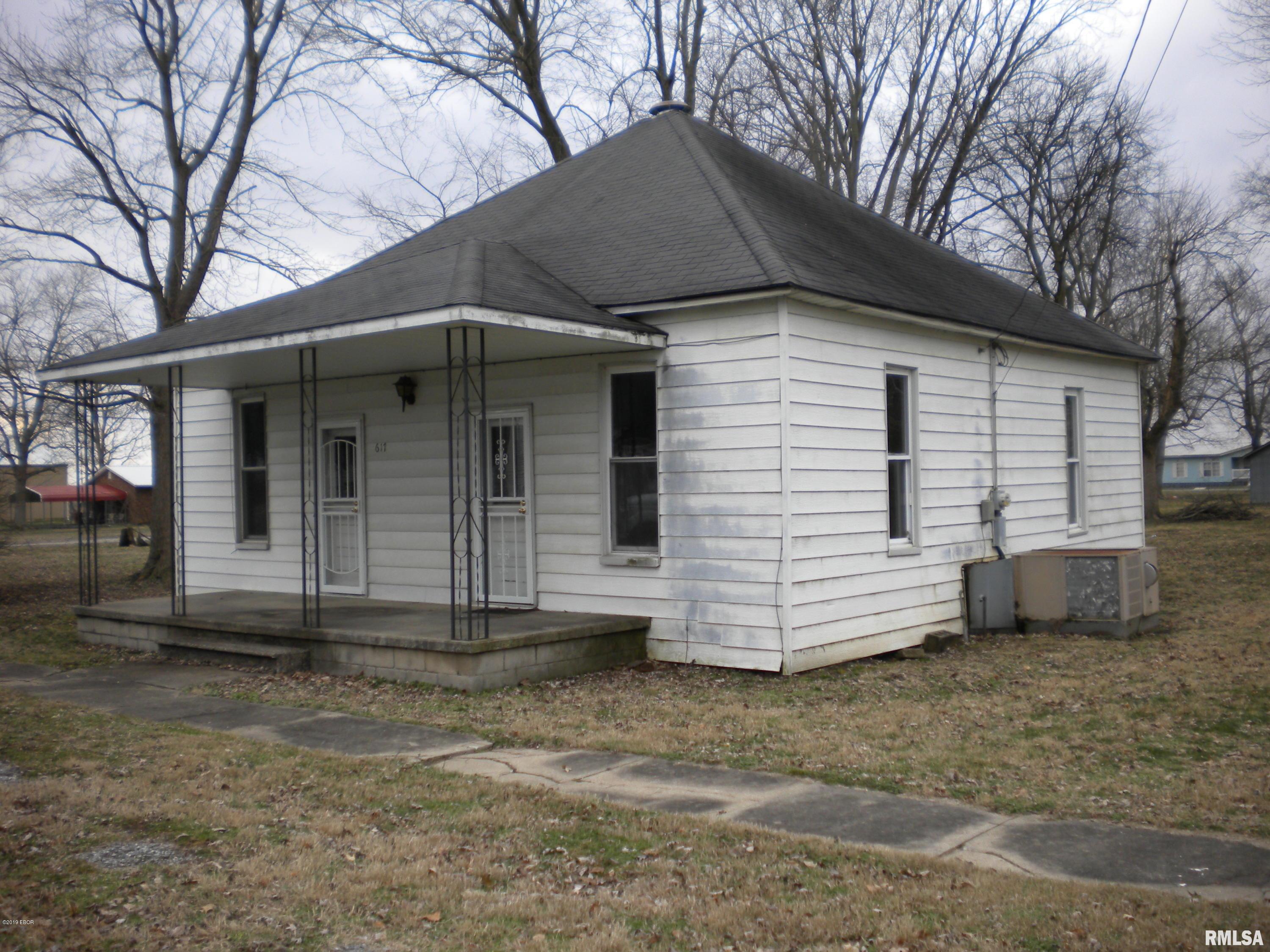 617 South Crawford Street Ridgway, IL 62979 - Photo 3 of 12