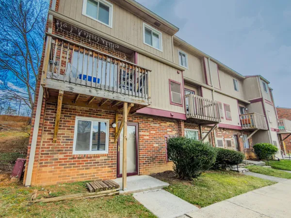 $1,000 | 5137 Overland Drive, Unit E, Roanoke, VA 24018