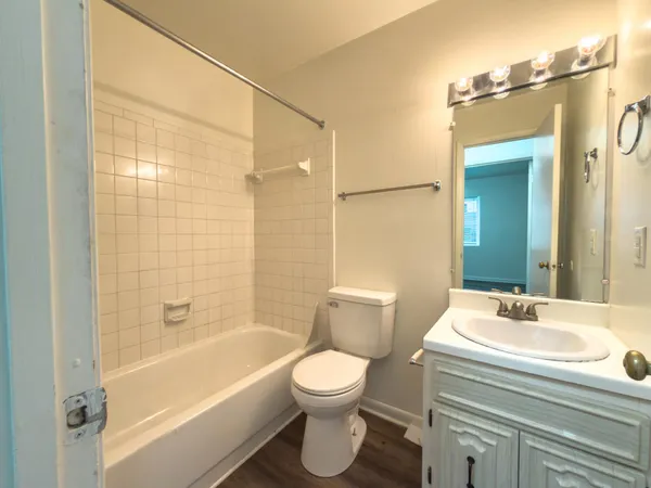 $1,000 | 5137 Overland Drive, Unit E, Roanoke, VA 24018