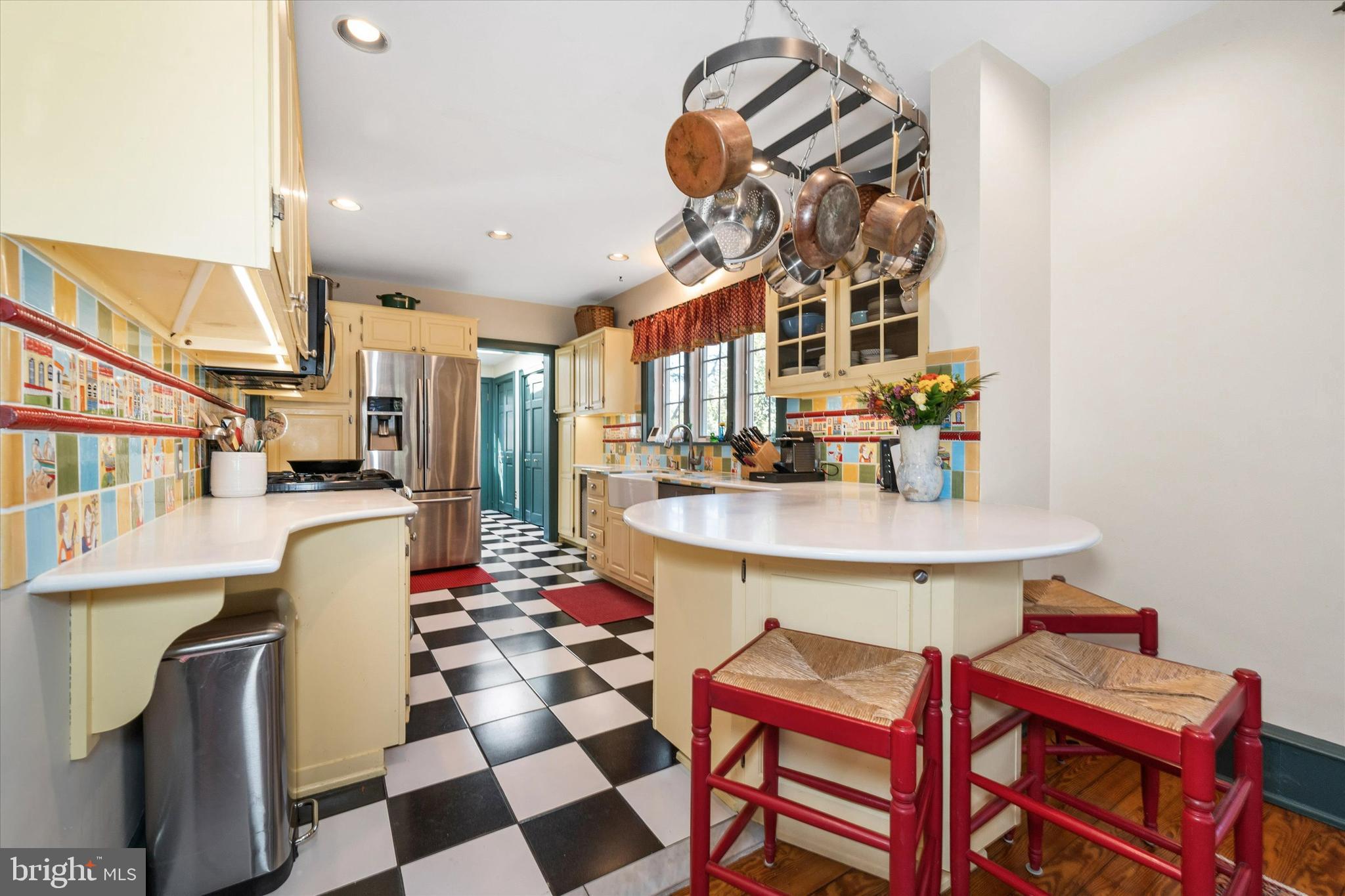 216 Orchard Road Newark, DE 19711 - Photo 19 of 86 Kitchen with bar seating