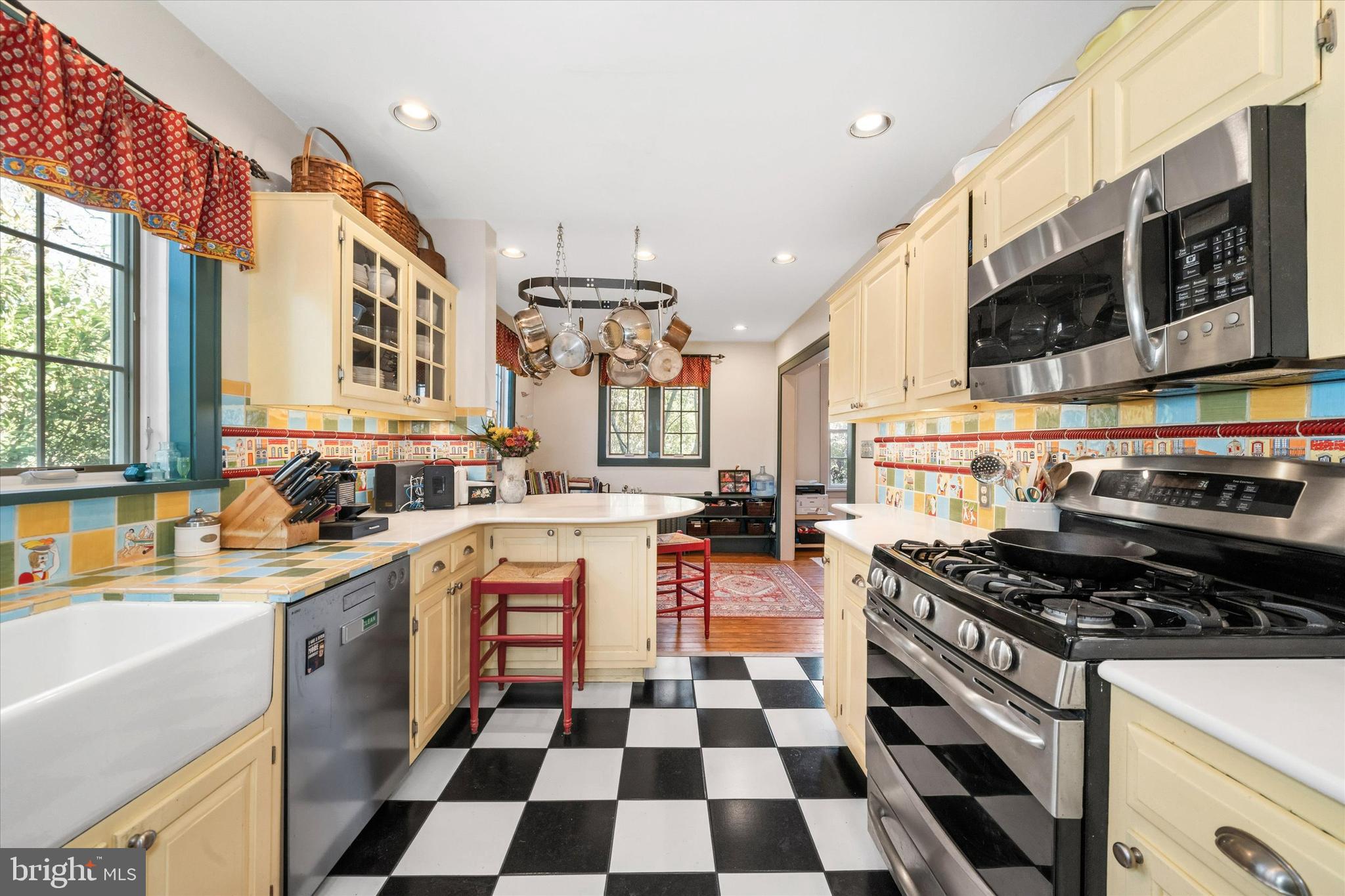 216 Orchard Road Newark, DE 19711 - Photo 22 of 86 Gas cooking