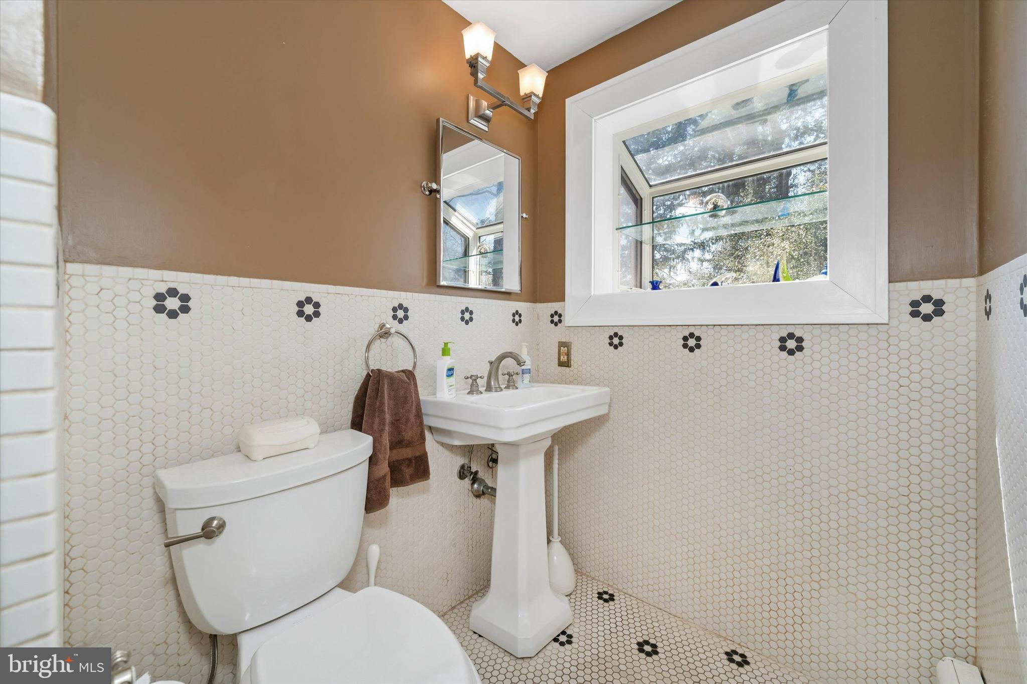 216 Orchard Road Newark, DE 19711 - Photo 29 of 86 Main level full bathroom