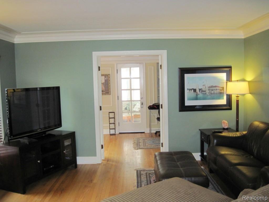 1053 Audubon Road Grosse Pointe, MI 48230 - Photo 21 of 27 Living Room