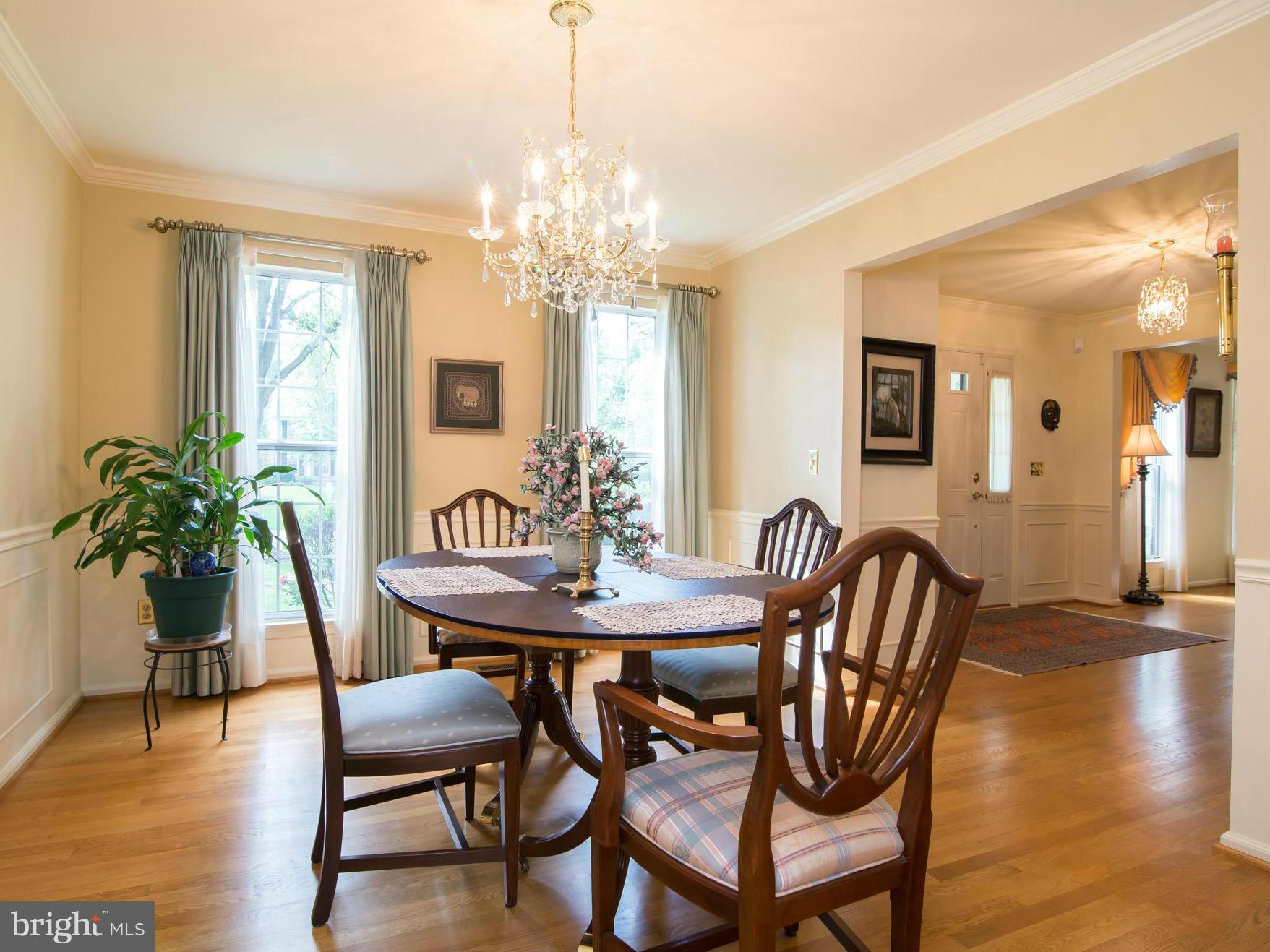 151 Peyton Road Sterling, VA 20165 - Photo 14 of 30 Family Memories Are Made Around the Table