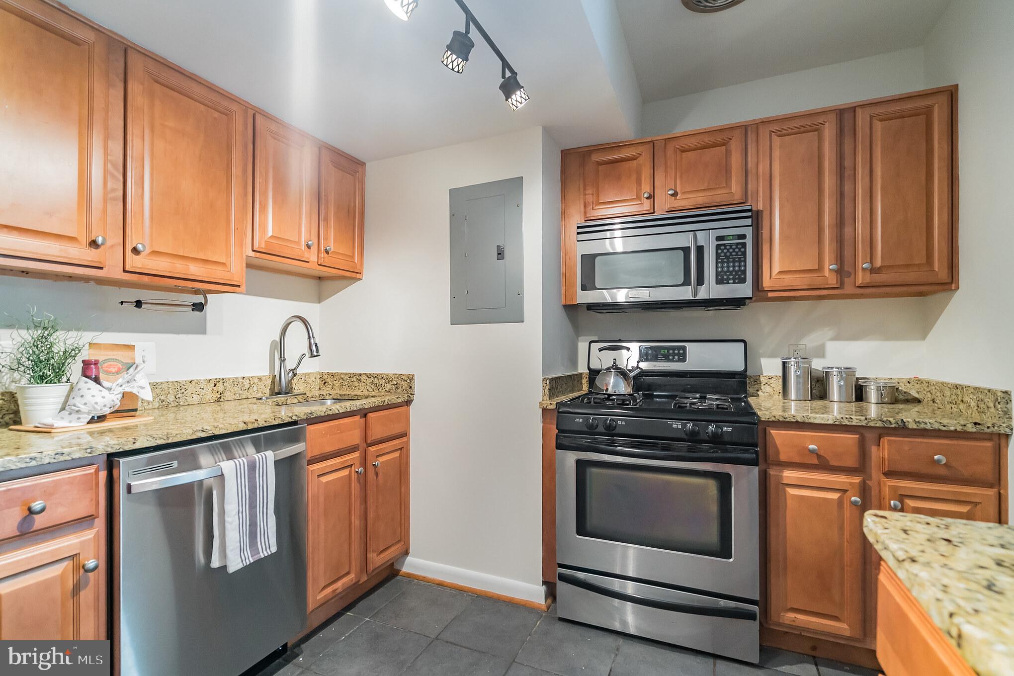 8618 Manchester Road, Unit 2 Silver Spring, MD 20901 - Photo 19 of 39 gas cooking & built-in microwave.