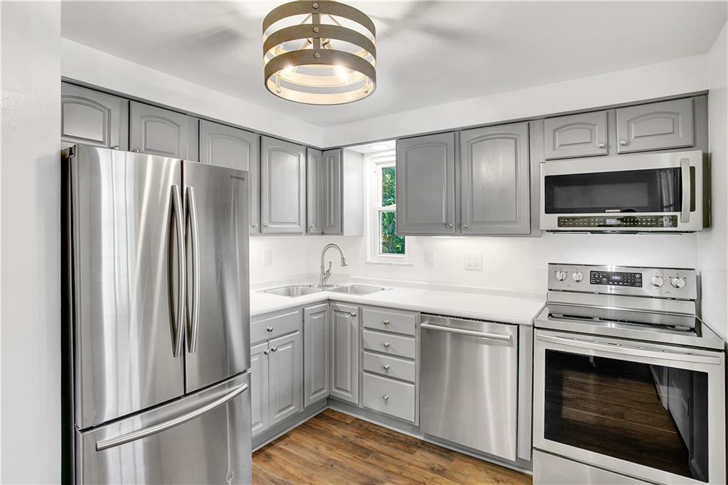 5164 Glenhurst Road Pittsburgh, PA 15207 - Photo 3 of 25 Gallery Image 3