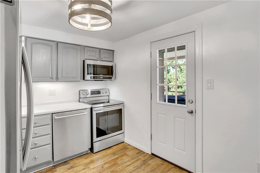 5164 Glenhurst Road Pittsburgh, PA 15207 - Photo 5 of 25 Gallery Image 5