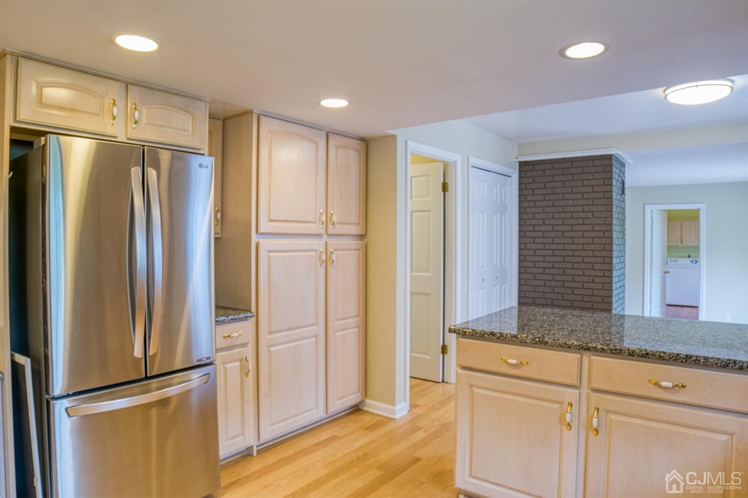 403 Georges Road Dayton, NJ 08810 - Photo 13 of 29 Gallery Image 13