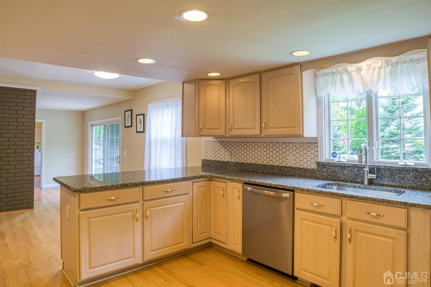 403 Georges Road Dayton, NJ 08810 - Photo 14 of 29 Gallery Image 14