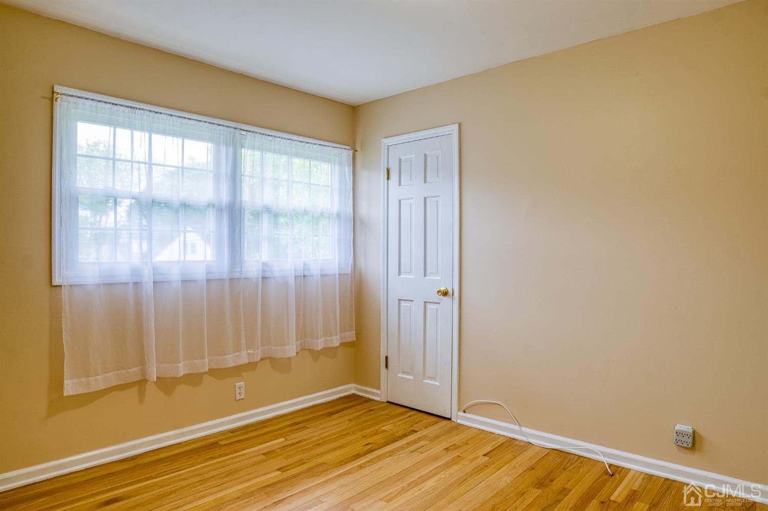 403 Georges Road Dayton, NJ 08810 - Photo 21 of 29 Gallery Image 21