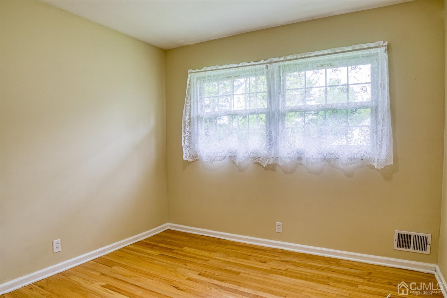 403 Georges Road Dayton, NJ 08810 - Photo 22 of 29 Gallery Image 22