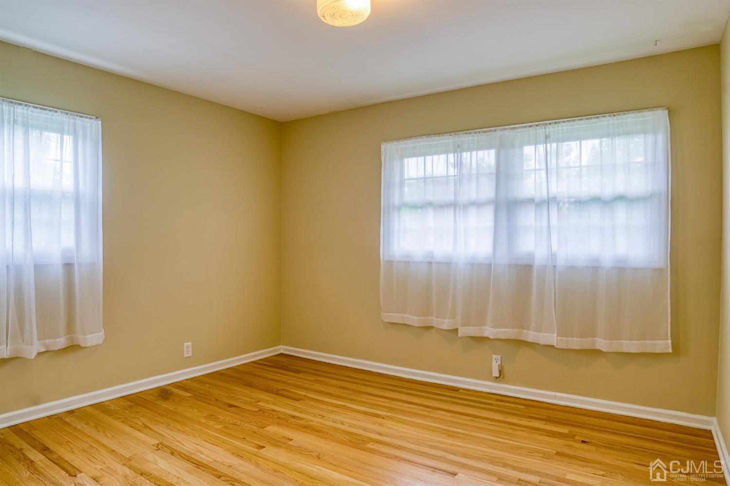 403 Georges Road Dayton, NJ 08810 - Photo 24 of 29 Gallery Image 24