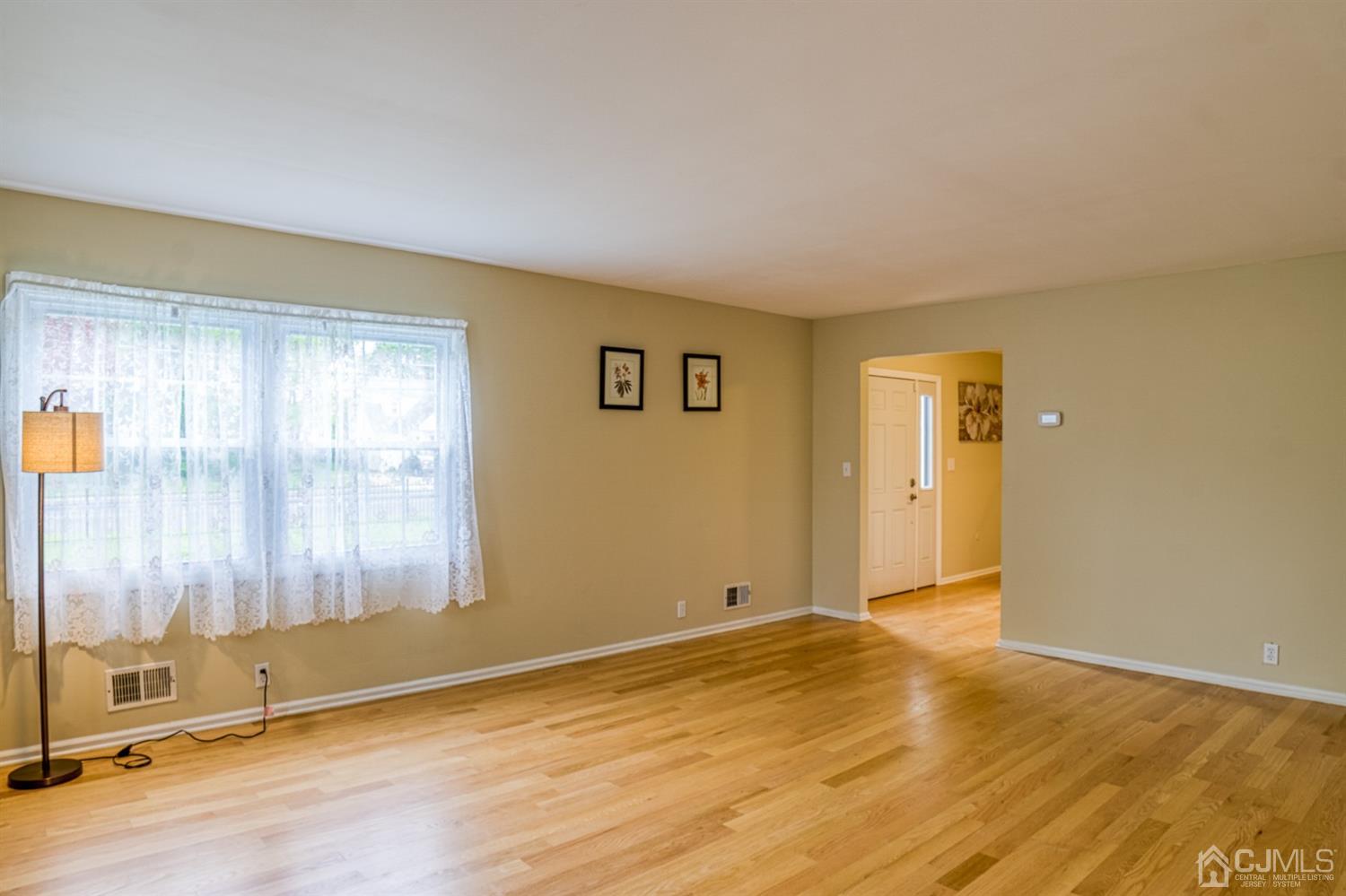 403 Georges Road Dayton, NJ 08810 - Photo 10 of 29 Gallery Image 10