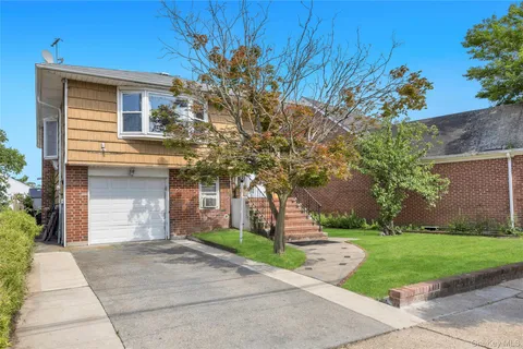 $829,000 | 216 Earle Avenue, Lynbrook, NY 11563