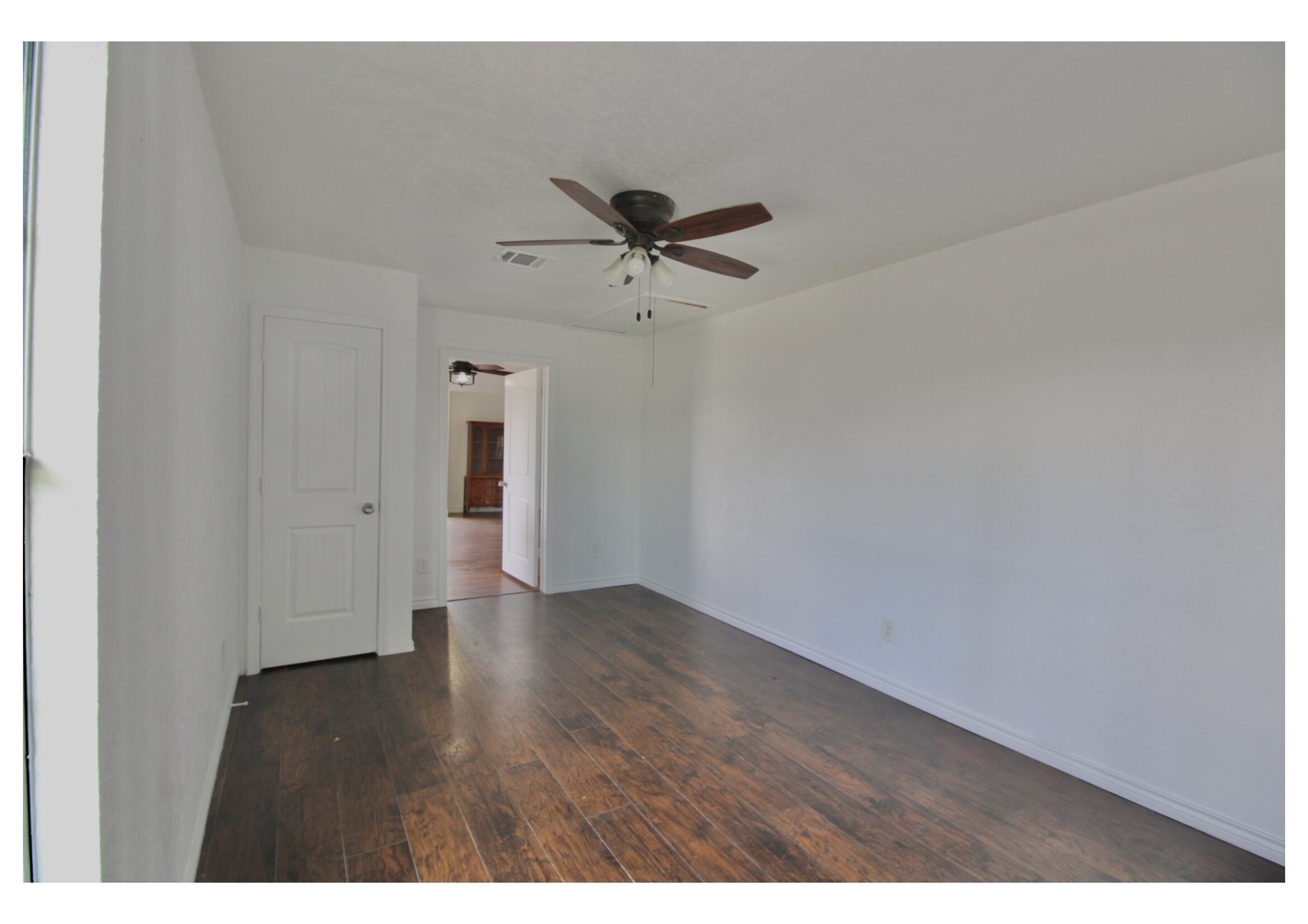 409 Robert Lee Road Houston, TX 77009 - Photo 22 of 32 Bedroom 2 can be used as office, study, or workout room.