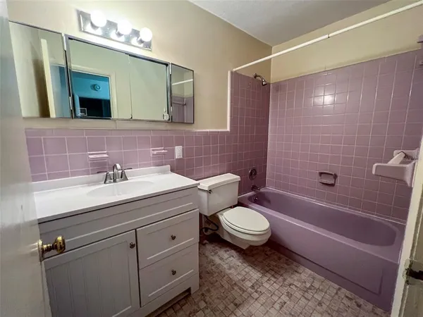 $2,495 | 3524 Northwest 12th Avenue, Gainesville, FL 32605