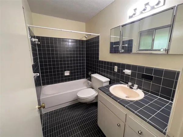 $2,495 | 3524 Northwest 12th Avenue, Gainesville, FL 32605