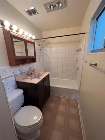 $2,495 | 3524 Northwest 12th Avenue, Gainesville, FL 32605