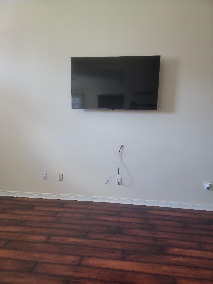 5716 Meadow Breeze Lane Rosharon, TX 77583 - Photo 12 of 24 TV on the wall stays in the Family room.