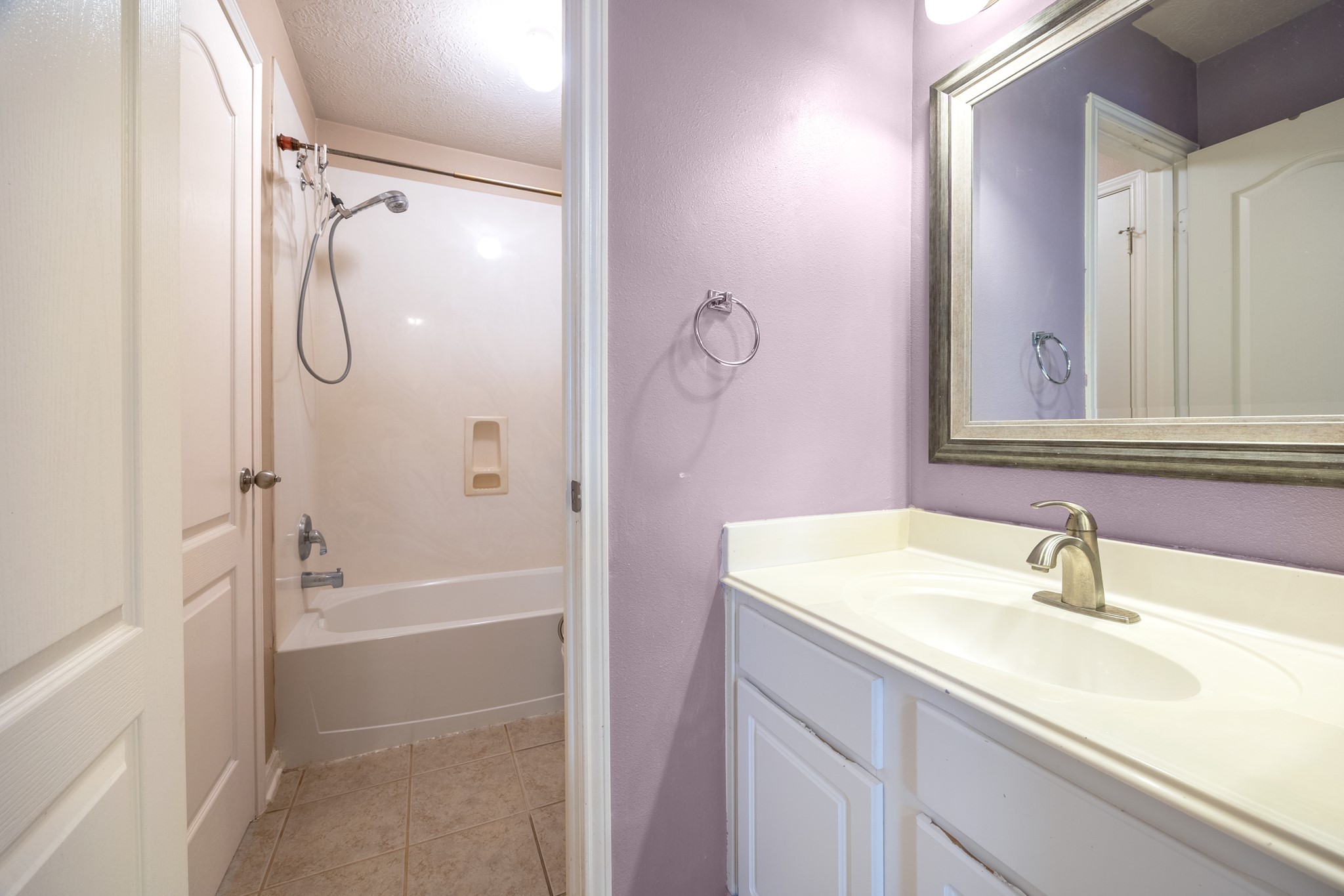 5716 Meadow Breeze Lane Rosharon, TX 77583 - Photo 17 of 24 2ND Sink in the Jack & Jill Bathroom.