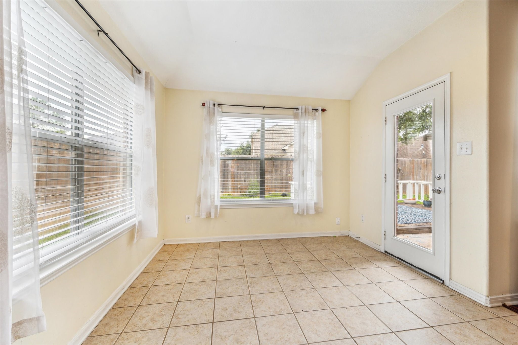 5716 Meadow Breeze Lane Rosharon, TX 77583 - Photo 8 of 24 Breakfast room with tile floors