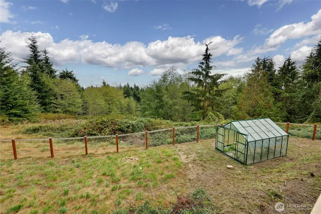 a view of a bench in the backyard