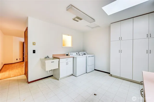 a view of utility room with washer and dryer