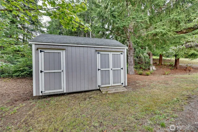 a view of backyard with cabin