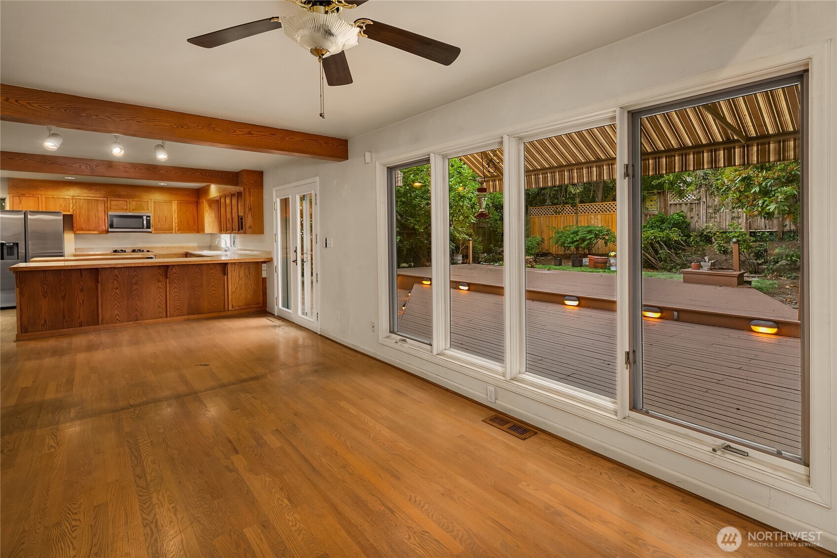 1511 Magnolia Way West Seattle, WA 98199 - Photo 12 of 38