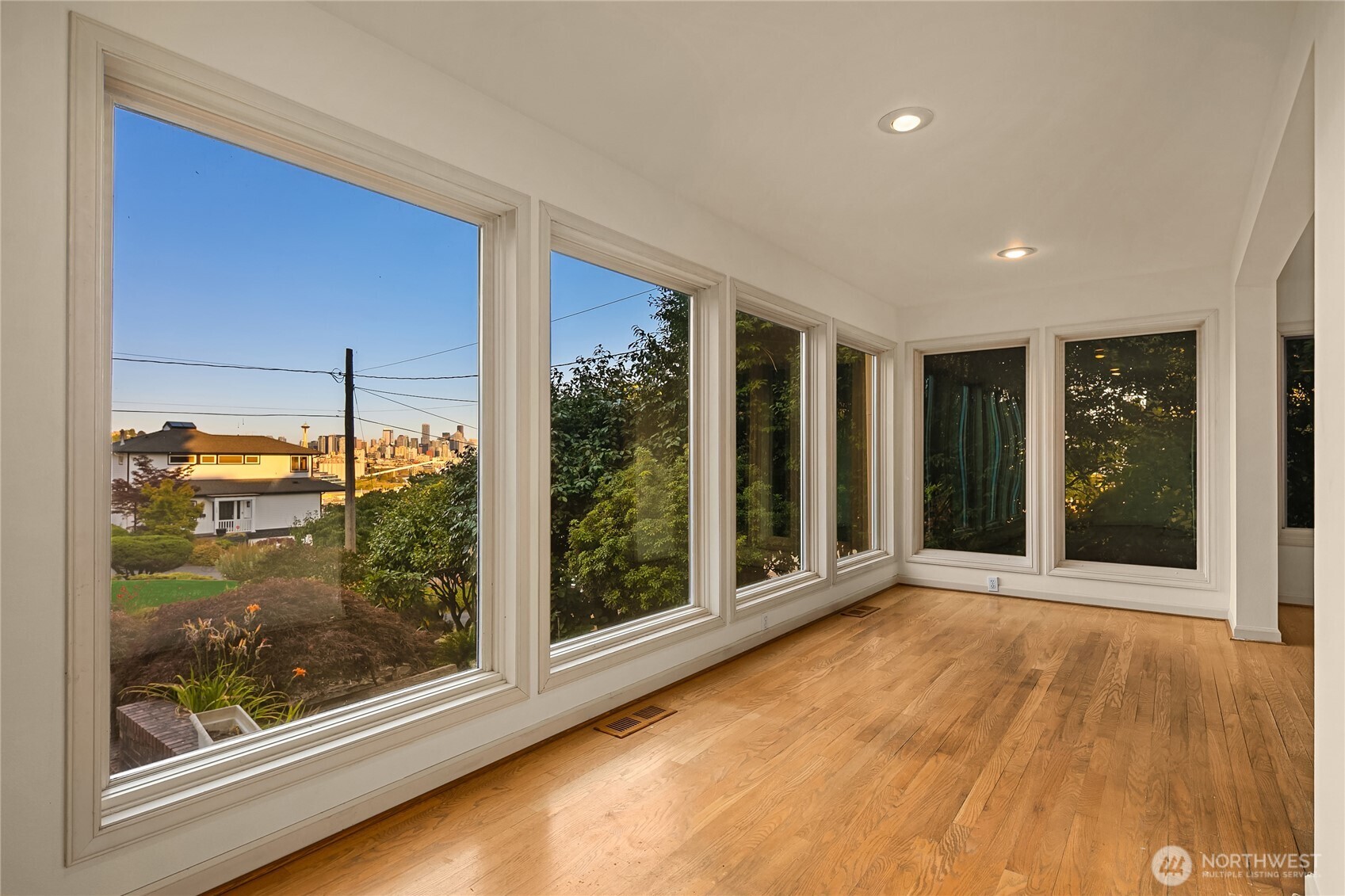 1511 Magnolia Way West Seattle, WA 98199 - Photo 15 of 38