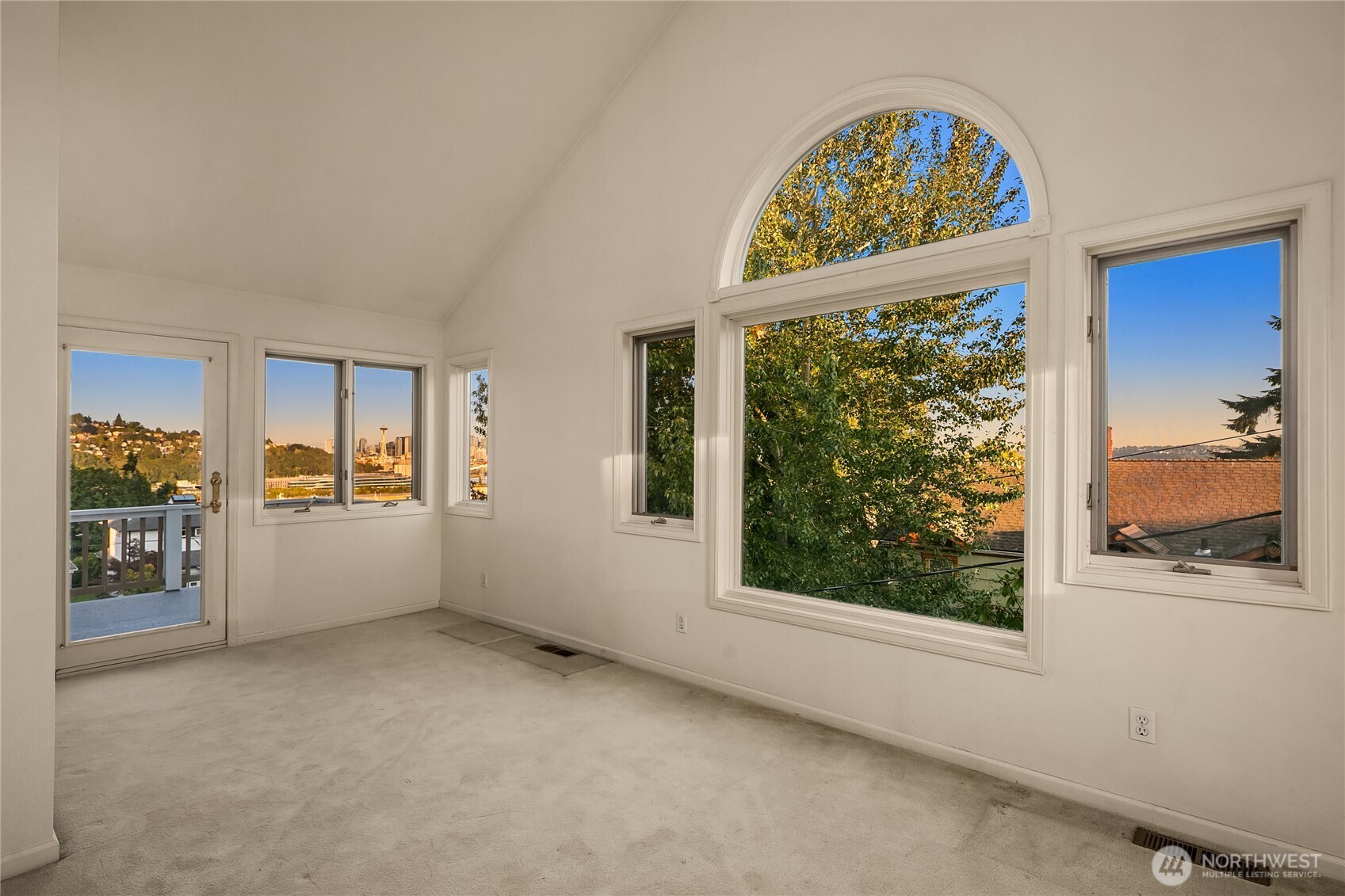 1511 Magnolia Way West Seattle, WA 98199 - Photo 20 of 38